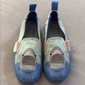 TOMS Kids Shark Print Slip-On Shoes - Blue and Green